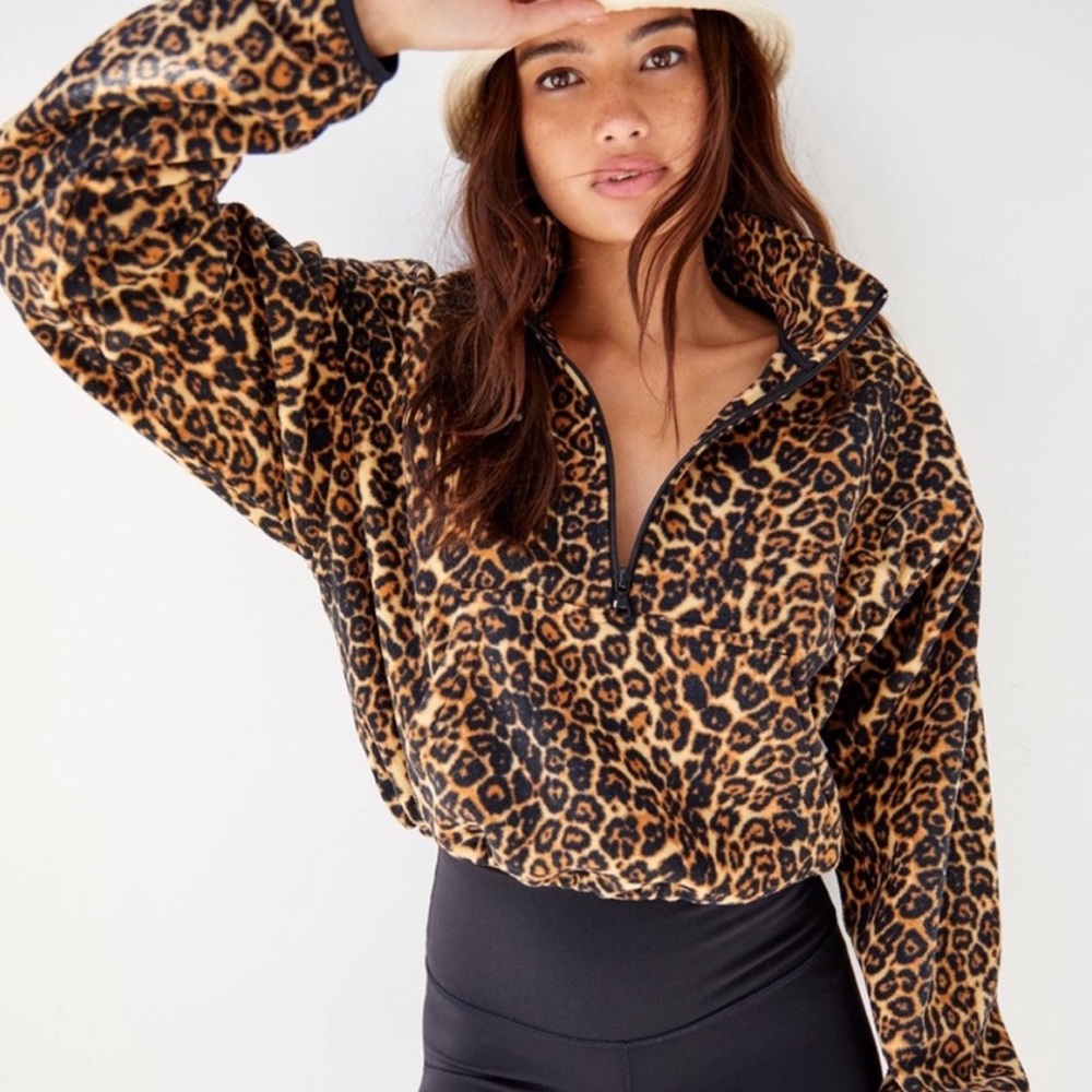 ✨TNA ARITZIA Lena Leopard half zip sweater fleece